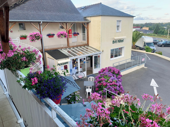 Exterior & Views 2, BRIT HOTEL Confort Lannion vers Perros-Guirec, Côtes-d'Armor
