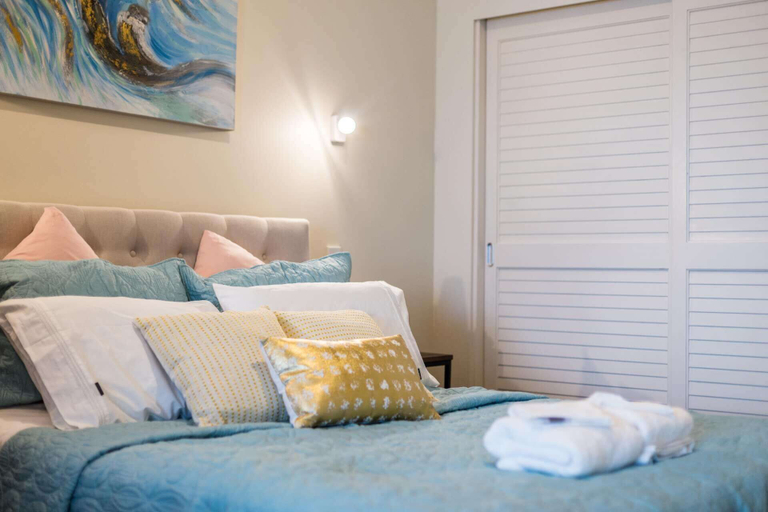 Bedroom 2, Waterfront Seaview Apt Hotel, Waitakere