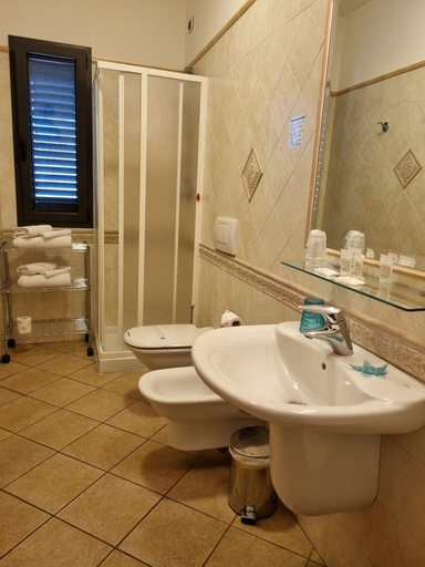 Bathroom 5, Hotel delle Isole, Olbia-Tempio