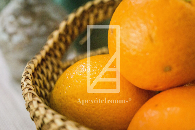 Food & Drinks 15