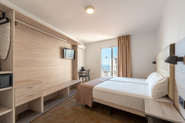 Bedroom 2, Hotel Queens, Alicante