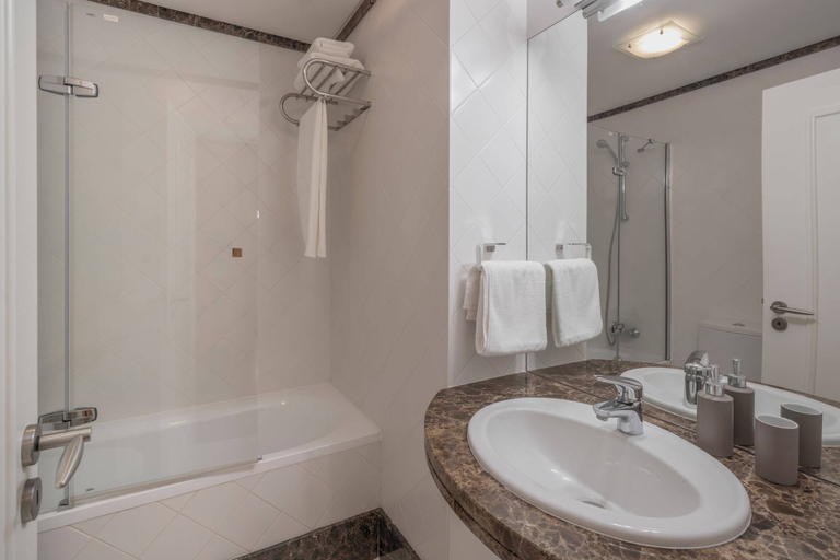 Bathroom 3, Pool and sea View - Vila Formosa II, Funchal