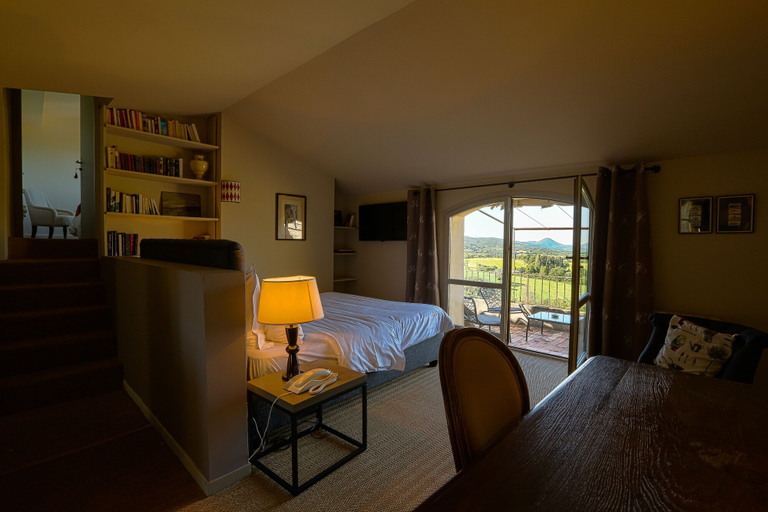 Bedroom 3, La Treille Muscate, Drôme