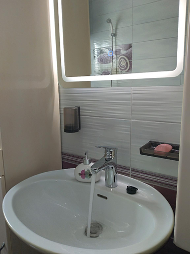 Others 5, New And Completely Renovated Apartment 53, Marina