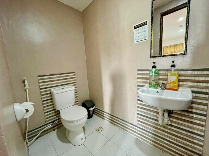 Bathroom 4, Little Rock Cebu, Lapu-Lapu City
