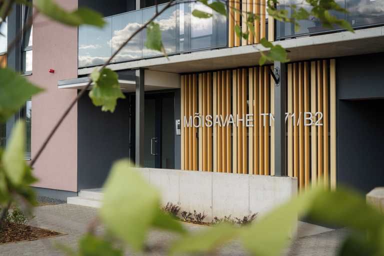 Exterior & Views