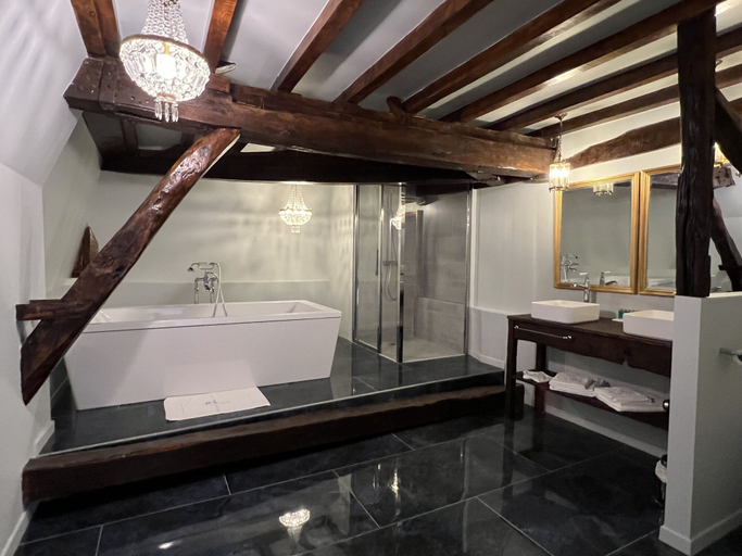 Bathroom 5, Château de Lauresse, Sarthe