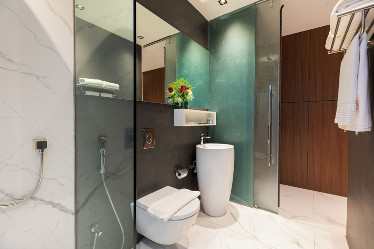Bathroom 4, Q Resort