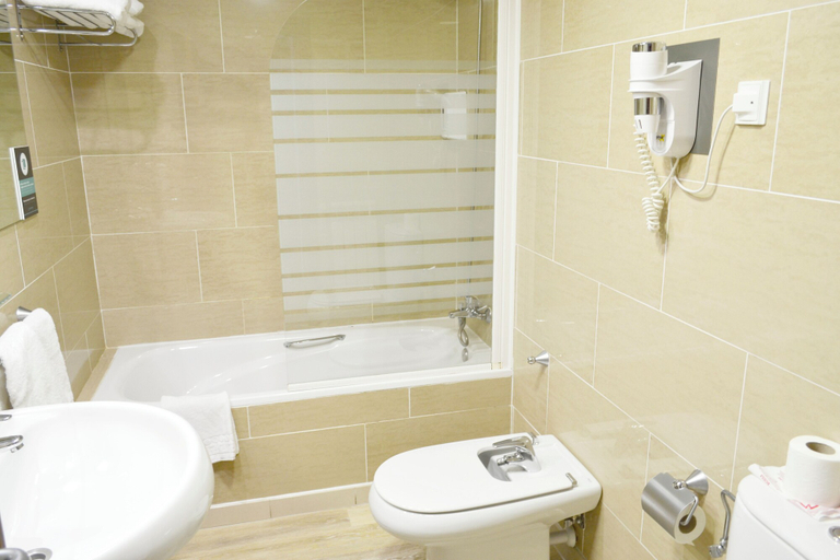 Bathroom 4, Alda Ciudad de Soria, Soria
