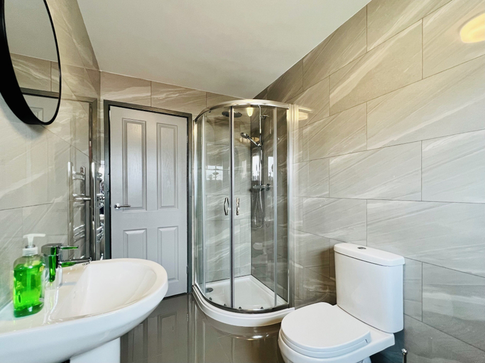 Bathroom 2, Birkin House, Nottingham