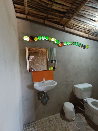 Bathroom 3, Del mar vendra, Manaure