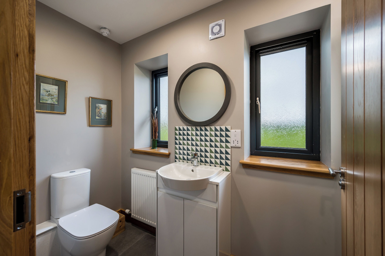 Bathroom 4, Auchlishie Apartment, Angus