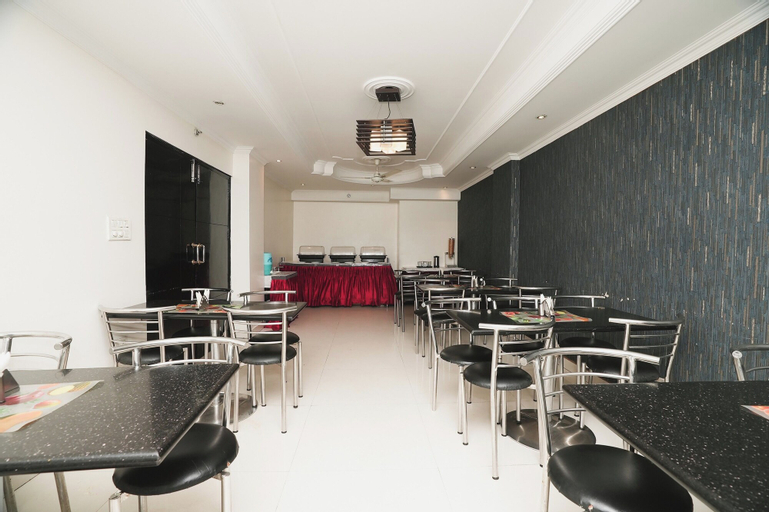 Food & Drinks 5, Hotel B Continental, West