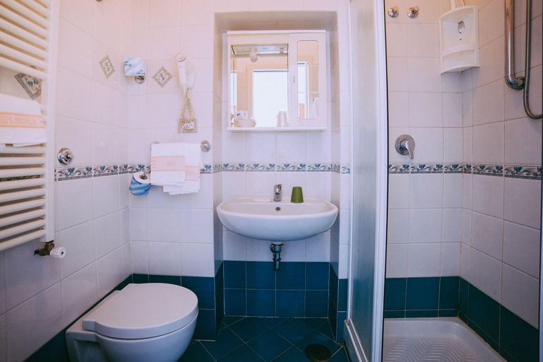 Bathroom 4, Albergo Sant'Andrea, Salerno