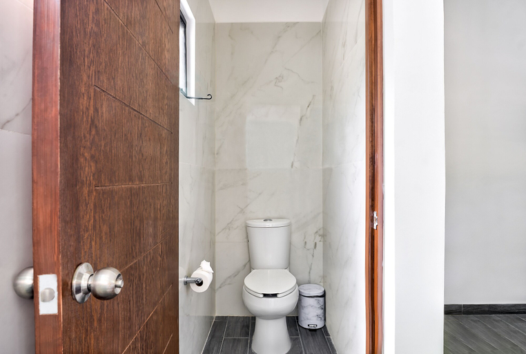 Bathroom 3, Mayan Water Hotel, Cozumel