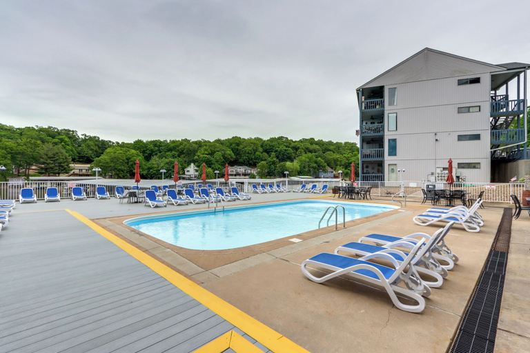 Sport & Beauty 5, Condo w/ Community Pool & Boat Ramp in Osage Beach, Camden