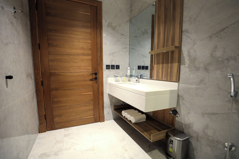 Bathroom 5, topaz almalga, Riyadh