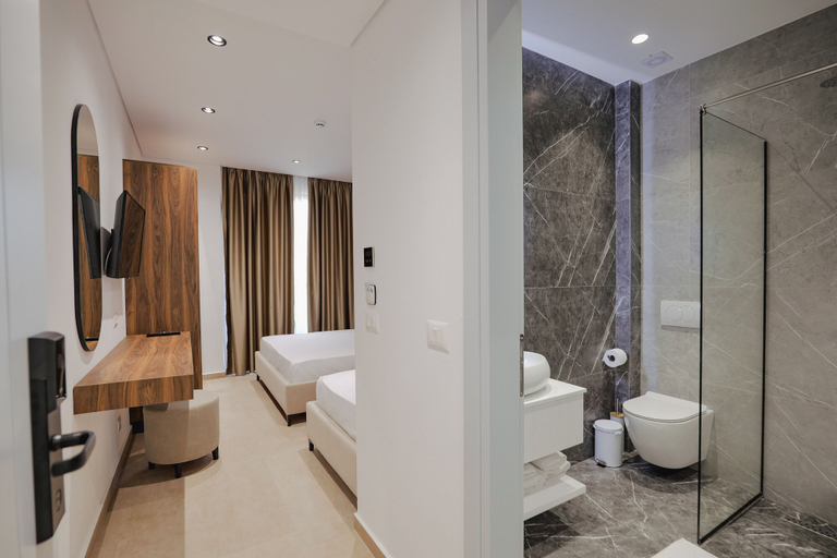 Bathroom 5, Sunlight Hotel, Sarandës