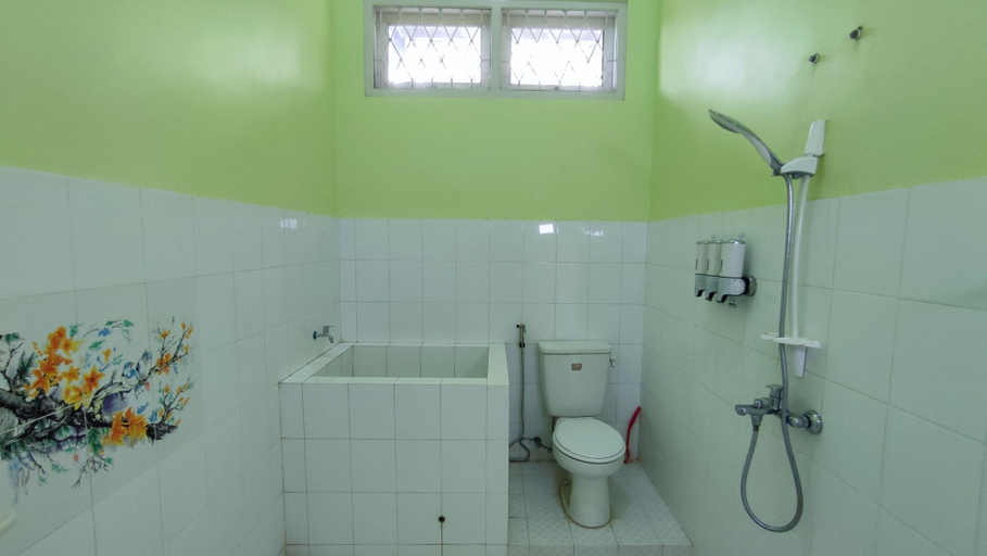 Bathroom, Villa Rose Gunung Bunder by Ruang Nyaman, Bogor