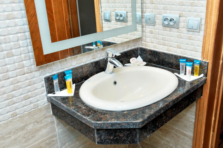 Bathroom 18