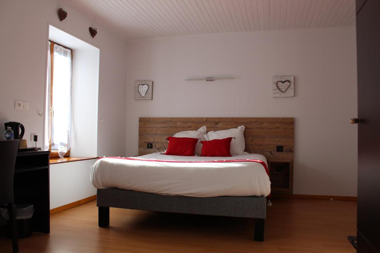 Bedroom 3, Logis Auberge De L'Allagnonette, Cantal