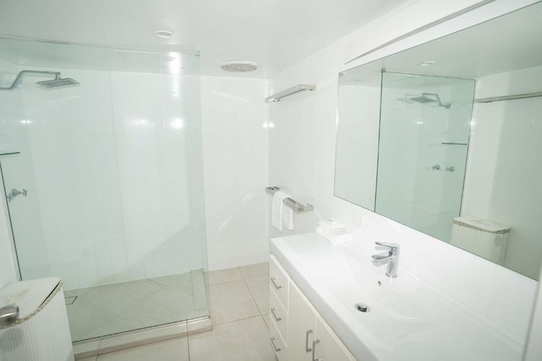 Bathroom 4, Myuna Holiday Apartments, Noosa - Noosa-Noosaville