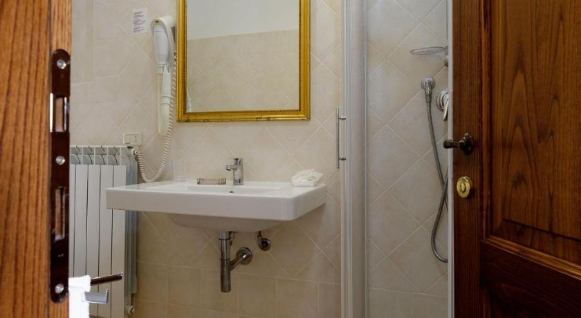 Bathroom 1, B&B Villa Giulia, Grosseto