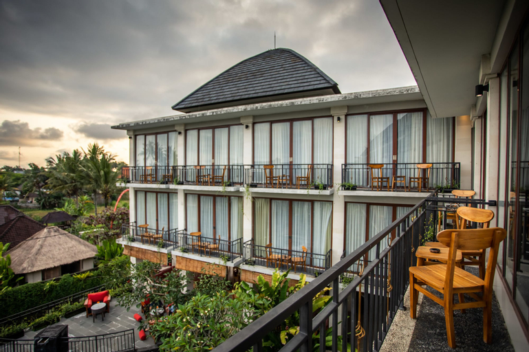 Exterior & Views 14