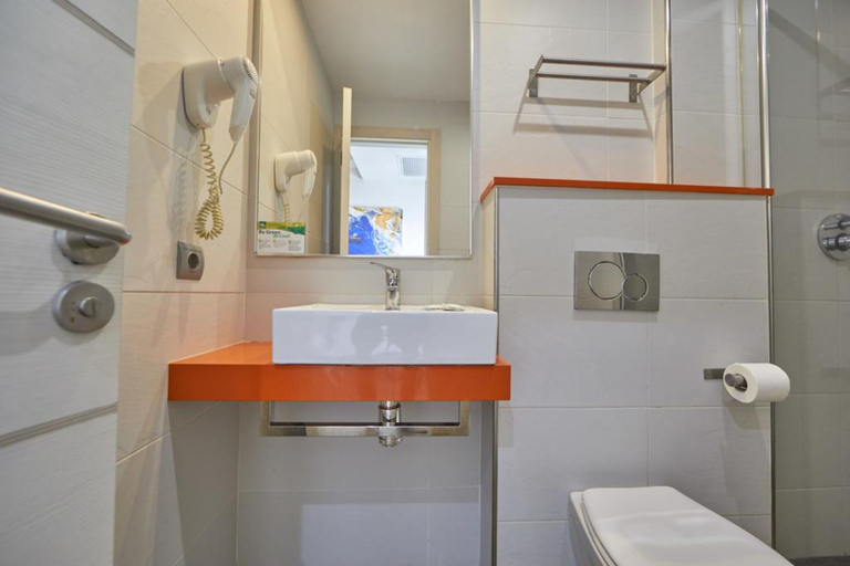Bathroom, AHOI URBAN BEACH, Baleares