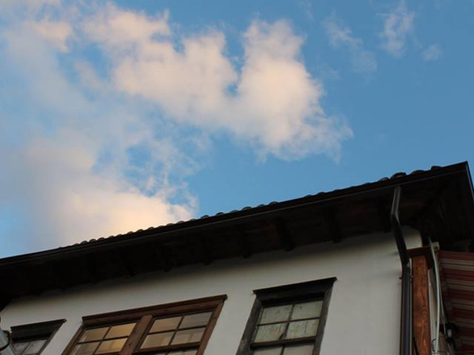 Others 2, Ana's Hostel, Beratit