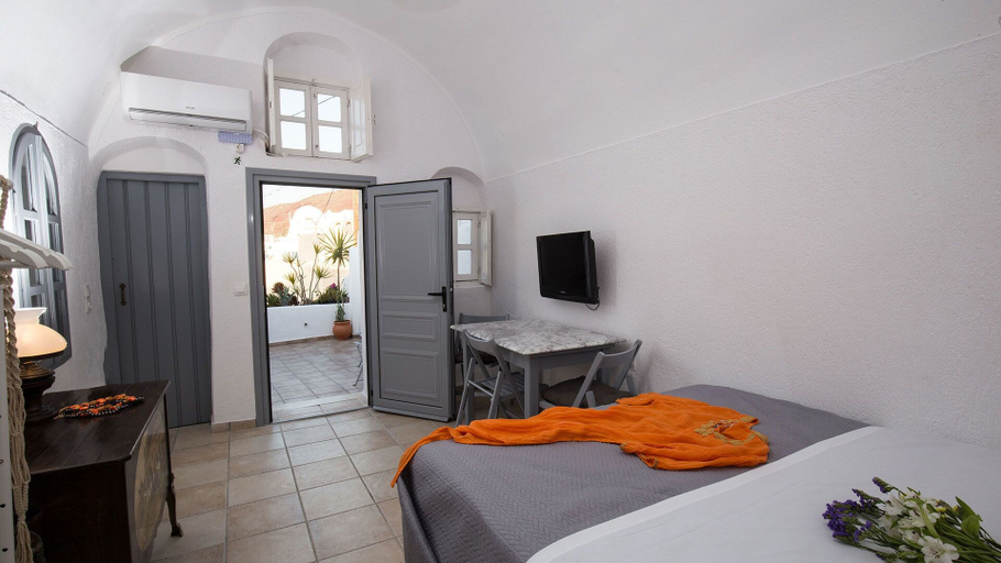 Bedroom 3, Mylopetres, South Aegean