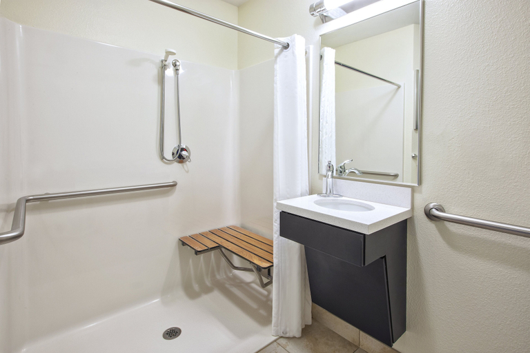 Bathroom 2, Candlewood Suites INDIANAPOLIS AIRPORT, Indianapolis