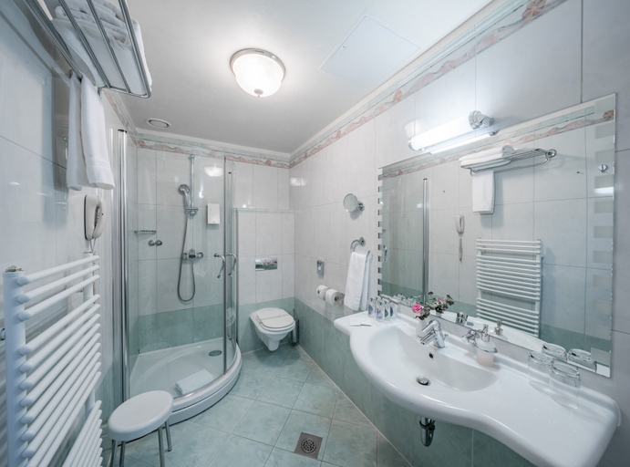 Bathroom 4, Hotel Waldinger, Osijek