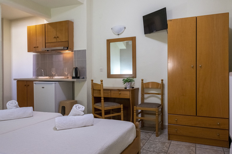 Bedroom 3, Lucia Hotel Paralia, Central Macedonia