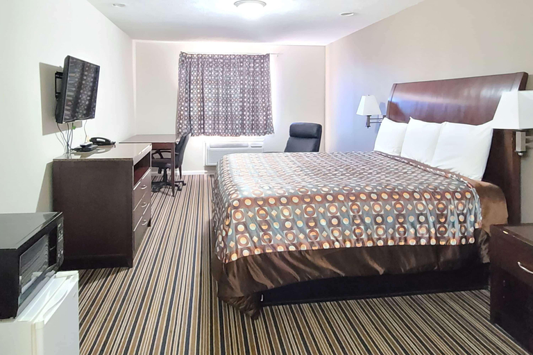 Bedroom 3, Super 8 by Wyndham Missouri Valley, Harrison