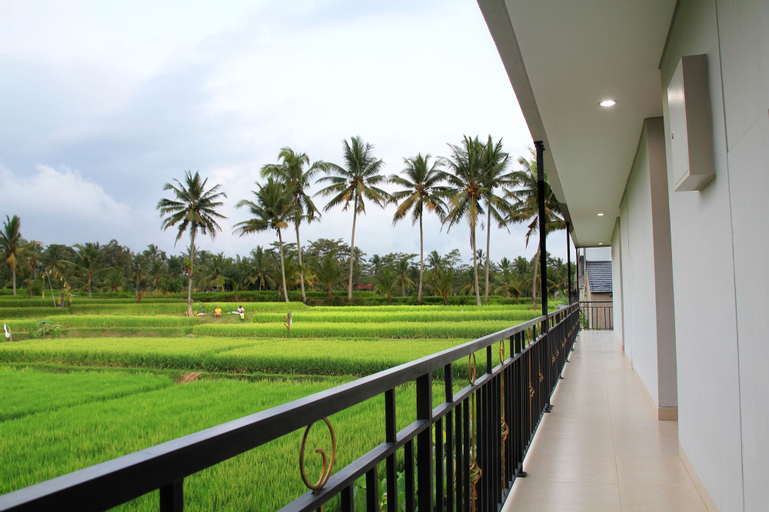 Exterior & Views 15