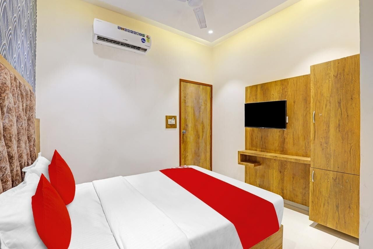 Bedroom 2, Hotel Planet Villa, Ahmadabad