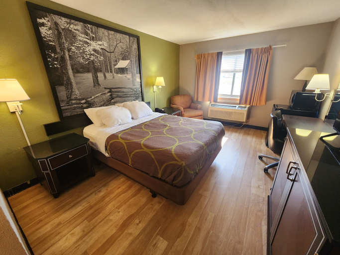 Bedroom 3, Super 8 by Wyndham West Memphis, Crittenden