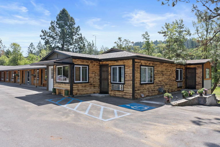 Exterior & Views 2, Lake Village Lodge, Kootenai