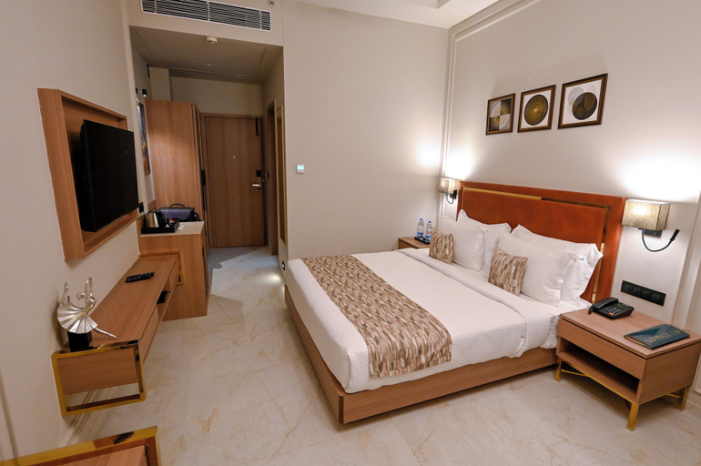 Bedroom 2, Kings Kraft The Park Executive Hotel, Jamnagar