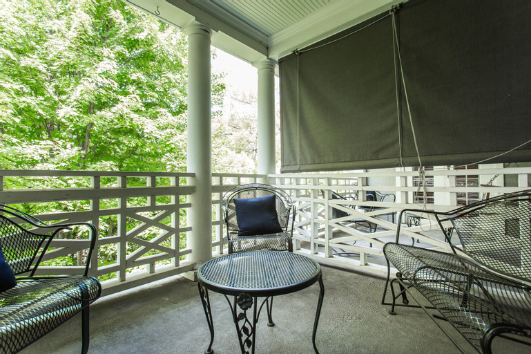 Exterior & Views 12