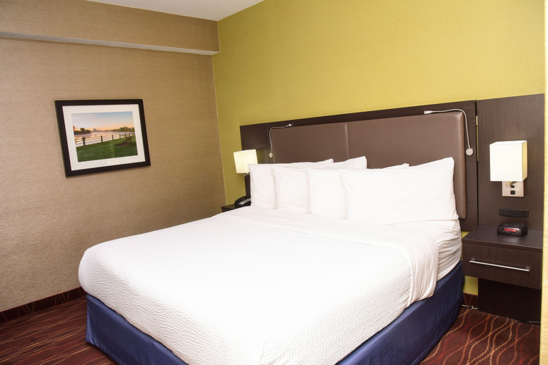 Bedroom 3, Days Inn by Wyndham Ottawa, Ottawa