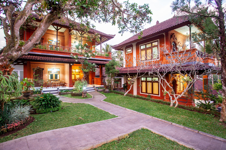 Exterior & Views 10