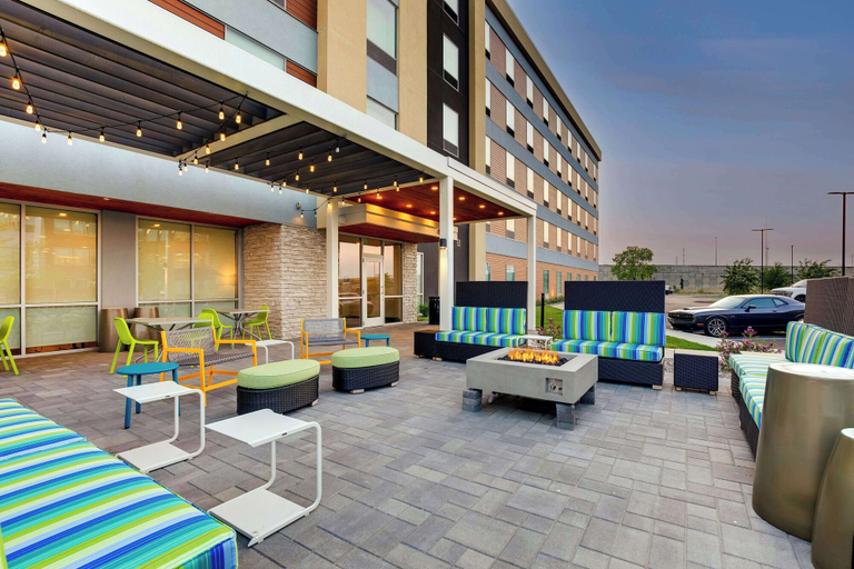Food & Drinks 5, Home2 Suites by Hilton Hammond, Lake