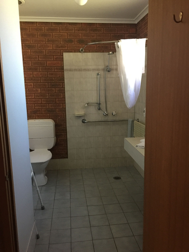 Bathroom 1, Bridge Motor Inn, Berrigan
