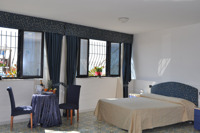 Bedroom 4, Grand Hotel La Playa, Latina