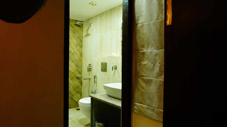 Bathroom 2, Hotel Golden Laurel Inn, Deoria