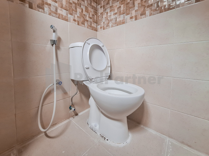 Bathroom 2, Adam Guesthouse Mitra RedDoorz, Bogor