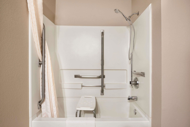 Bathroom 4, Super 8 by Wyndham Rantoul, Champaign