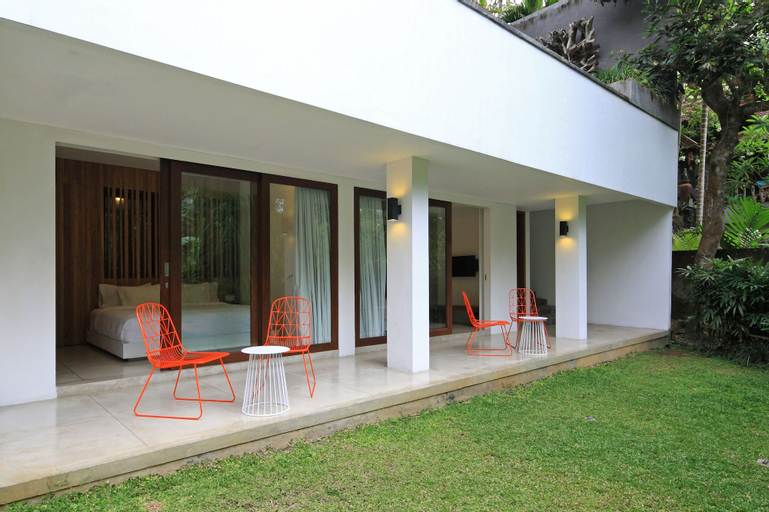 Exterior & Views 15